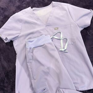 Figs Lavender top Catarina one pocket and high waisted Zamora size l-